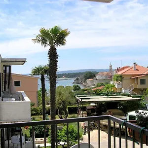 https://apartmani-iskra.primorje-gorskikotar.com